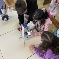 Laboratório de Ciências Naturais, na Escola Eugénio dos Santos